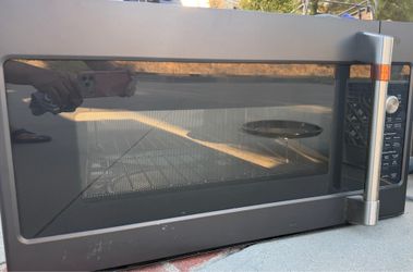 CAFÉ™ 1.7 CU. FT. CONVECTION OVER-THE-RANGE MICROWAVE OVEN