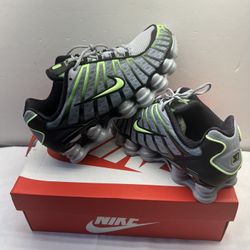 Sneaker Nike Shox Size 8.  #3202