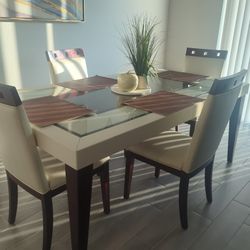 Dining Table Sofia Vergara