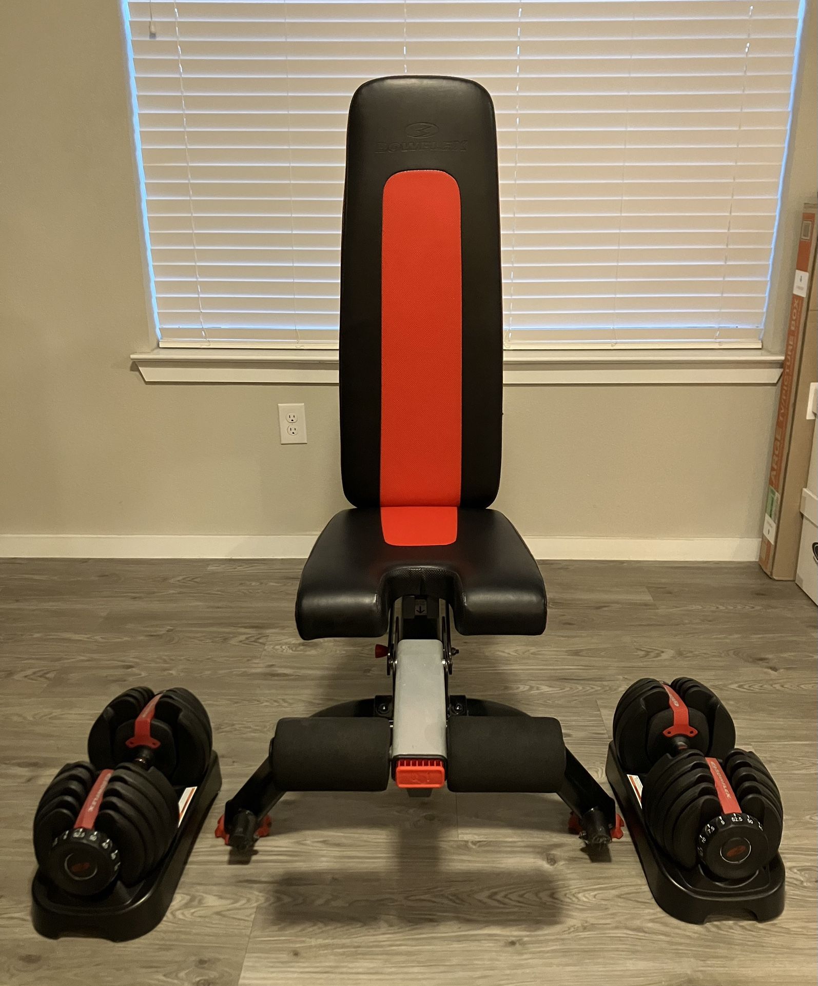 BowFlex 5.1S Stowable bench & 2-SelectTech BD552 Dumbbells 