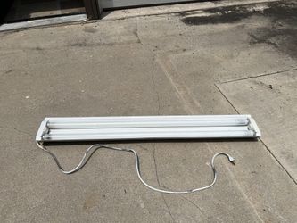 Fluorescent Light Fixture