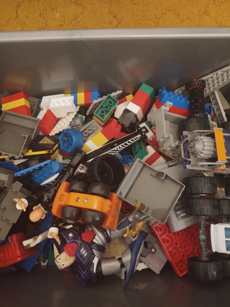 Miscellaneous toys and LEGOS