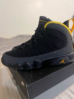 Jordan 9 black/university gold
