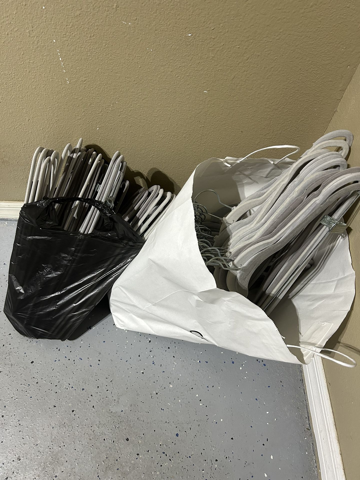 Velvet Hangers 75 Pack Gray