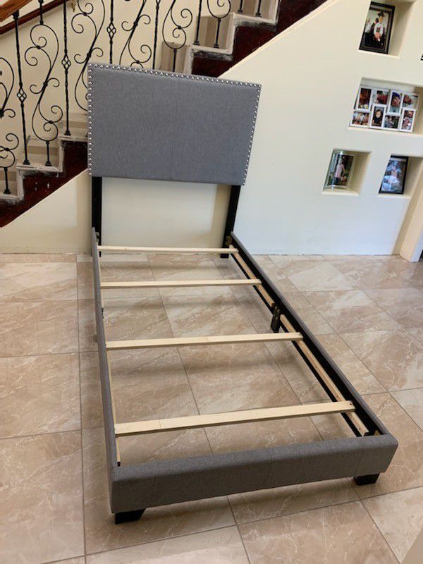 Modern twin size bed frame like new great condition deliver for extra gas money
