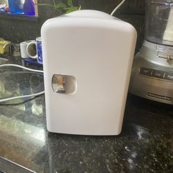 Living Enrichment Mini Fridge - Chills & Warms  Model  TMF4P Excellent Condition   
