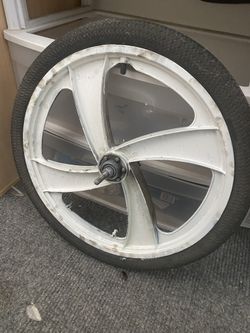 painted mongoose wheel (only 1)