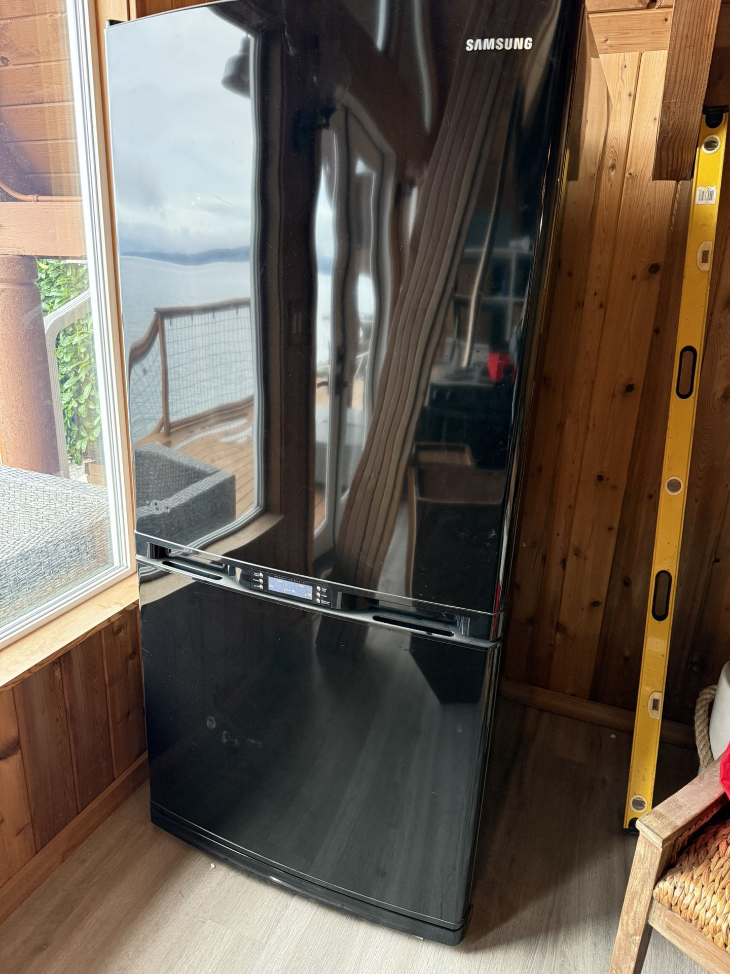 Samsung refrigerator black works great!