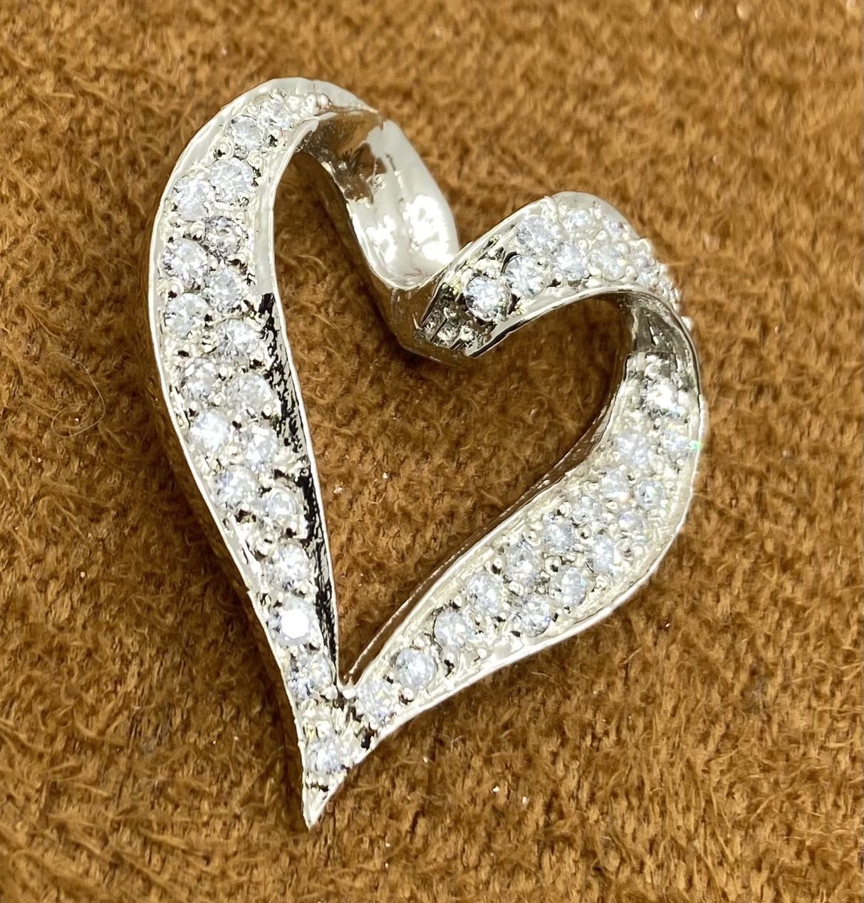 White Gold Diamond Heart Pendant 