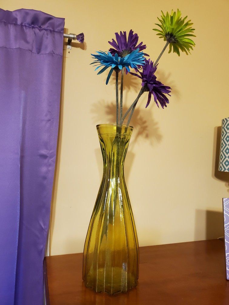 Lime Green Glass Vase Decor w/ Flowers Included 