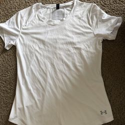 Women’s white under armor t-shirt (small) NEW