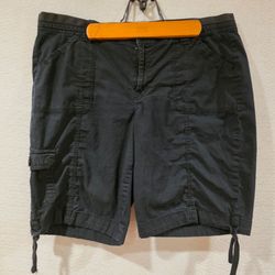 St. Johns Bay Shorts Womens 14 Black Bermuda Cargo Drawstring Hiking Stretch