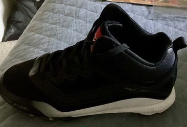 BASEBALL CLEATS LIKE NEW SIZE 3- Cool Flo Rawlings 