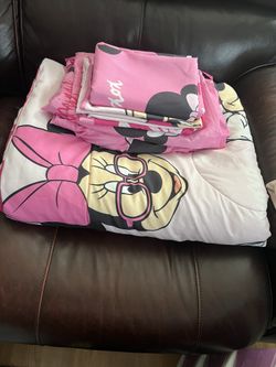 Minnie Mouse Twin Comforter Set