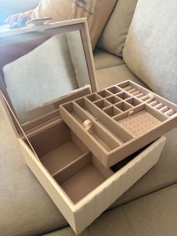 Jewelry box