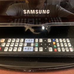 Samsung 32” 720p LED TV + Remote - Excellent  Condition 