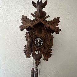 VINTAGE DEER HUNTERS CUCKOO CLOCK 