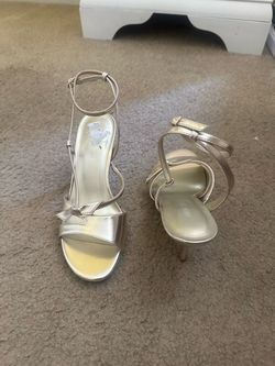 Nine west gold heels size 7 1/2
