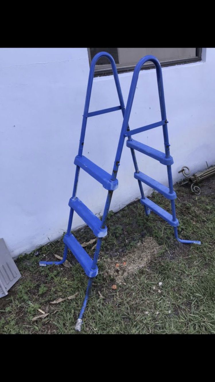 FREE Above ground Pool ladder Has some rust Needs painted