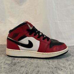 6 YOUTH NIKE AIR JORDAN 1 Mid Chicago Black Toe