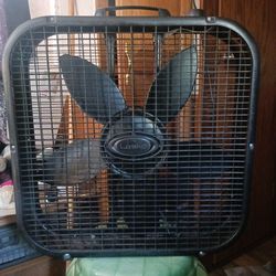 LASKO 3 SPEED BOX FAN