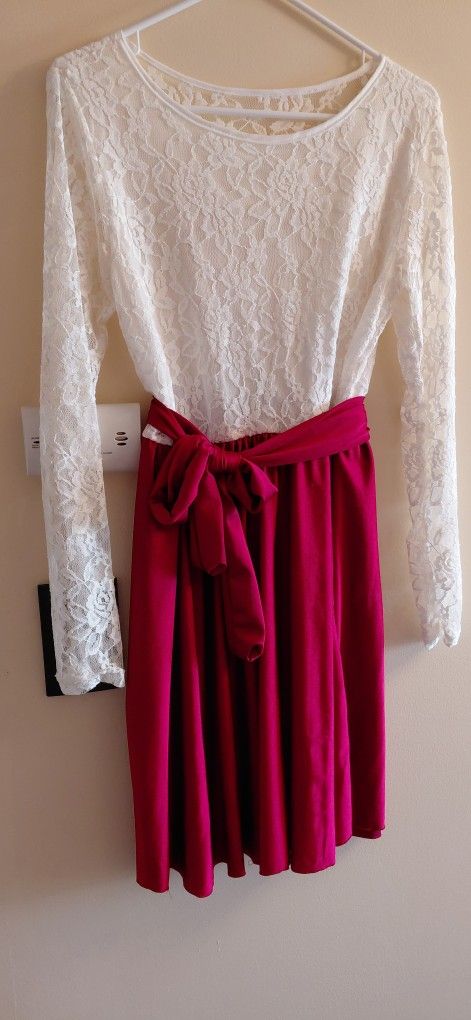 Womens white and red dress with belt size Medium
