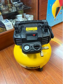 DeWalt DWFP55126 6-Gallon 165 PSI Pancake Compressor