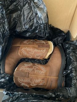 Women’s boots size 6