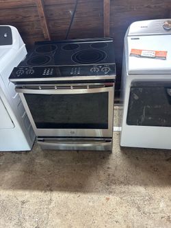 GE Profile 30-in Glass Top 5 burners 5.3-cu ft Air Fry Convection Oven Slide-In Electric Range (
