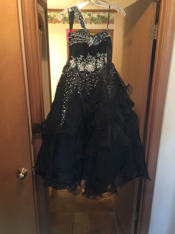 Size 8 - GORGEOUS- Sparkles in stage-