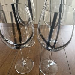 4 Elegant Wine Glasses Made In Hungary 
