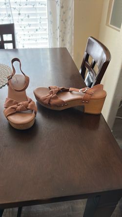 Shoes  size 9