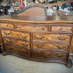Bedroom Set / Dresser, Mirror 1 Nightstand 