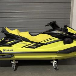2022 Yamaha Wave Runner FX Cruiser HO With Trailer. 