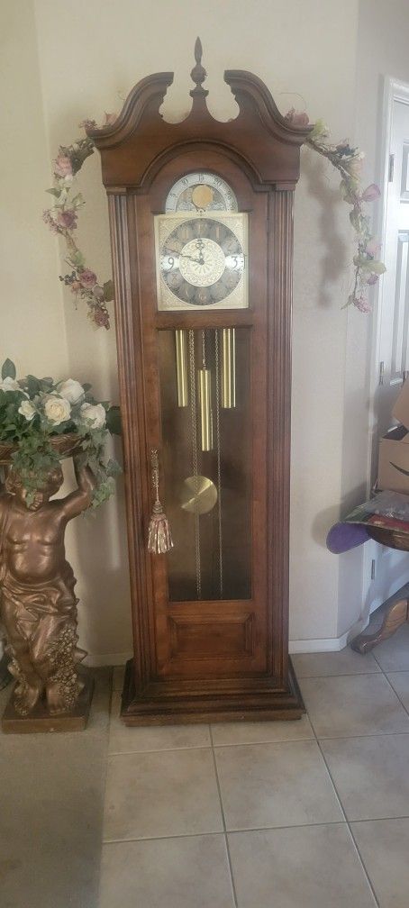 HOWARD MILLER 1977 GRANDFATHER CLOCK