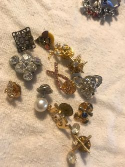 Lots a stone pin