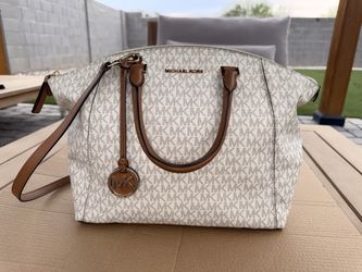 Michael Kors Sutton Signature Monogram Large