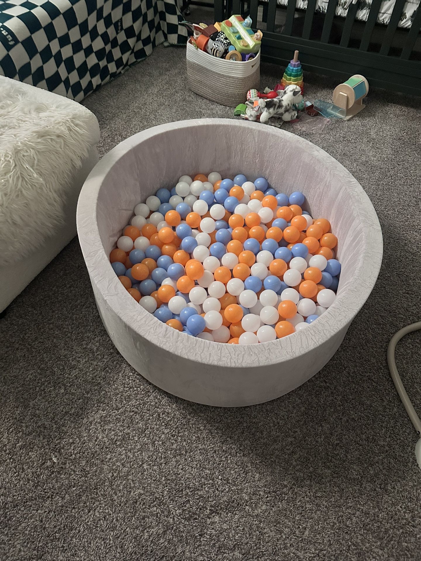Ball Pit and balls 