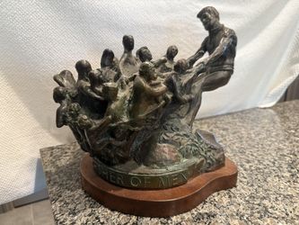 Randolph W. Johnston’s bronze sculpture “St. Peter: Fisher of Men”