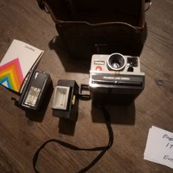 VINTAGE POLAROID "ONE STEP" WITH 2 FLASH ACCESSORIES CAMERA