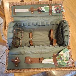 Wine And Cheese Picnic Basquet