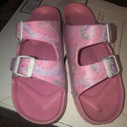 Girls Sandals  Pink  With Buckles. Size 1/2Y