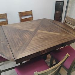 Broyhill dining table And 6 Chairs 