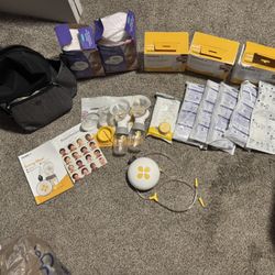Medela Swing Maxi Double Breast Pump and Supplies 
