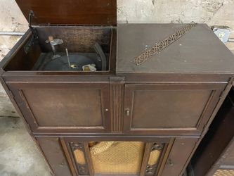 1940s Radio and Phonograph