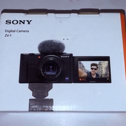 🔥 Sony ZV-1 Digital Camera – BRAND NEW & SEALED – FREE DELIVERY 🔥