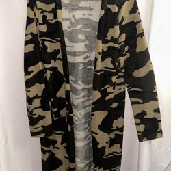 Camouflage woman’s cardigan long sleeve size XL