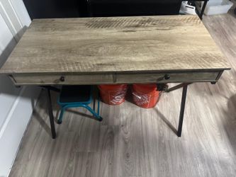 Computer desk