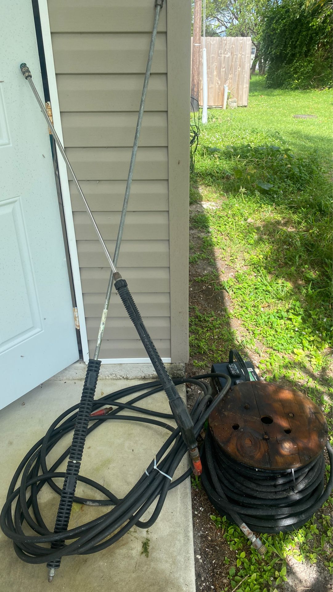Pressure washer hose and won