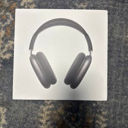 Black Airpods pro Max headphones